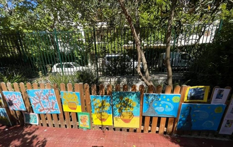 Μία διαφορετική έκθεση ζωγραφικής από λιλιπούτειους καλλιτέχνες