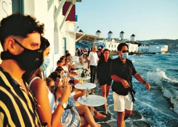 Με το βλέμμα στα νησιά