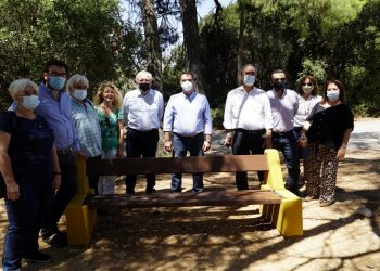 Παγκάκια στο δάσος Συγγρού τοποθέτησαν οι Δήμοι Αμαρουσίου, Κηφισιάς και σύλλογοι