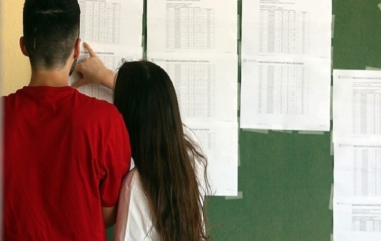 Στατιστικά Πανελληνίων 2021: Μεγάλα ποσοστά βαθμολογιών κάτω από τη βάση