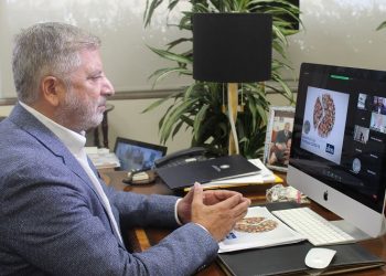 Έρευνα Alco: Τα 2/3 υπέρ, το 1/3 κατά του εμβολιασμού