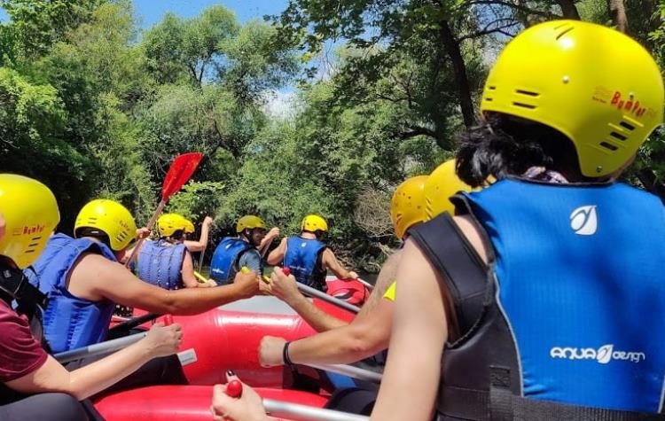 Πεζοπόροι σε πλήρη δράση εντός και εκτός πόλης