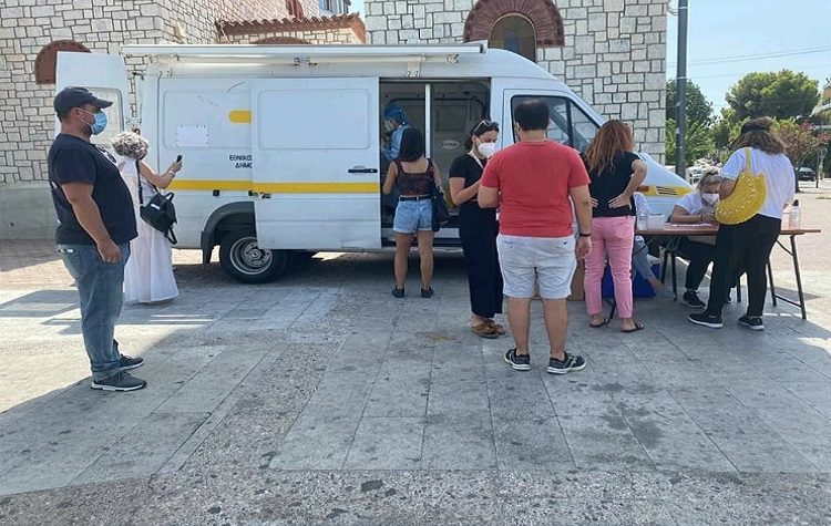 Χαμηλό ιϊκό φορτίο έδειξαν τα rapid tests στην Πλατεία Αναλήψεως