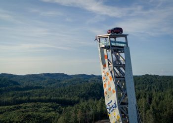 Το νέο Ford Explorer Plug-in Hybrid κατακτά νέα “ύψη” (video)