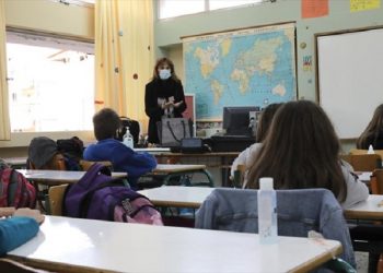 Εκπαιδευτικοί Π.Ε. Αμαρουσίου: «Να ενισχυθούν δημόσια νοσοκομεία και σχολεία»