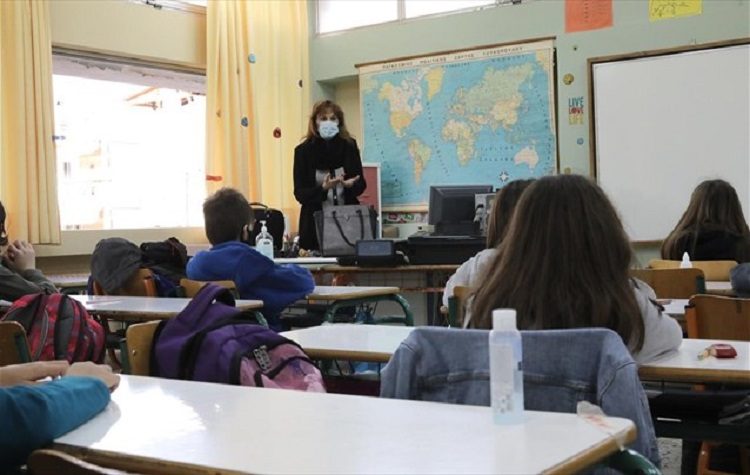 Εκπαιδευτικοί Π.Ε. Αμαρουσίου: «Να ενισχυθούν δημόσια νοσοκομεία και σχολεία»