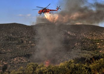Στις φλόγες η Βόρεια Αττική - Έγιναν στάχτη δάση & σπίτια, διαδοχικές εκκενώσεις περιοχών