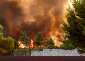 Σε πύρινο «κλοιό» ξανά η Βόρεια Αθήνα - Ολονύχτια μάχη με τις φλόγες