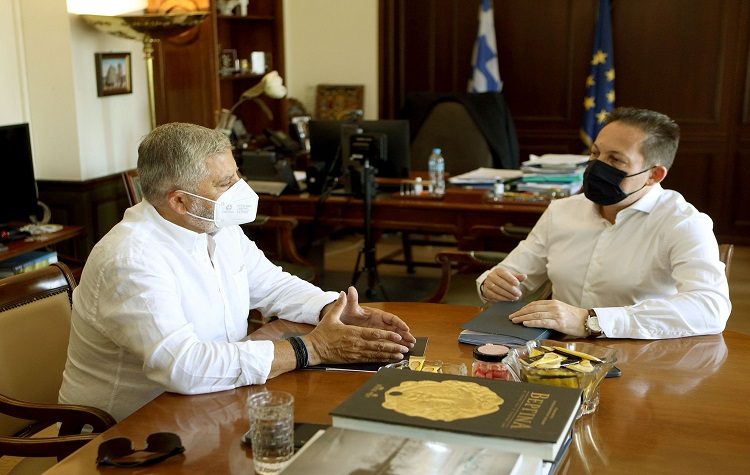 Σύσκεψη Πατούλη – Πέτσα για τα αντιπλημμυρικά μετά τις πυρκαγιές