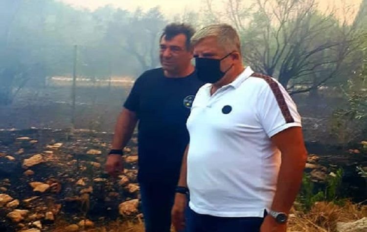 «Επί ποδός» ο μηχανισμός Π.Π. της Περιφέρειας για τις πυρκαγιές σε Κερατέα & Βίλια