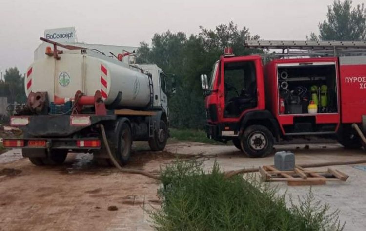 Ο Δήμος αρωγός στην πύρινη μάχη στη Βαρυμπόμπη