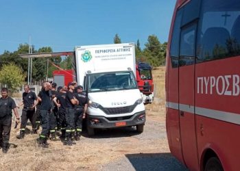 Βίλια: Η Περιφέρεια Αττικής συνεχίζει να διανέμει φαγητό σε πυροσβέστες, αστυνομικούς & εθελοντές
