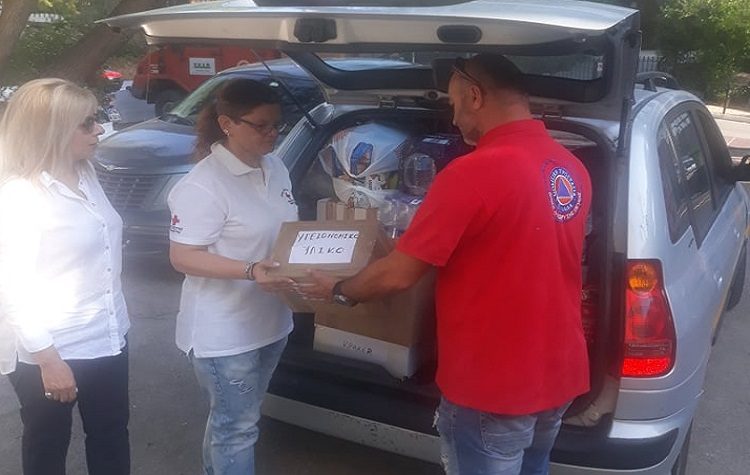 Παραδόθηκαν από τον Δήμο τρόφιμα & είδη πρώτης ανάγκης στο Πυροσβεστικό Κλιμάκιο Βιλίων