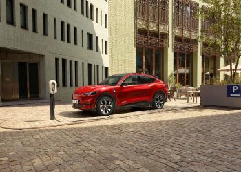 Επιδότηση με όφελος 6.000€ για 3 από τις 4 εκδόσεις της νέας Ford Mustang Mach-E