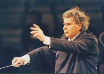 Συνεδριάζει το Δημοτικό Συμβούλιο με κύριο θέμα την απόδοση τιμών στον Μίκη Θεοδωράκη