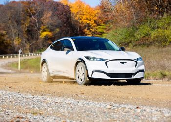 H Mustang Mach-Ε αντέχει στα βασανιστήρια και τη φθορά του χρόνου!