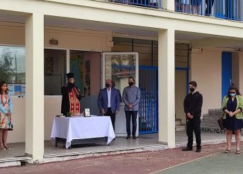 Χωρίς προβλήματα το «πρώτο κουδούνι» - Σε αγιασμούς σχολείων ο Γ. Καλαφατέλης