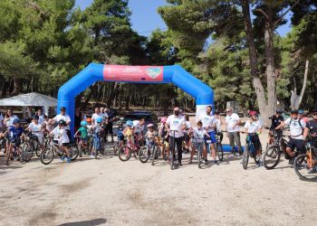 «Ορθοπεταλιές» μικρών και μεγάλων στον Διόνυσο (Βίντεο)