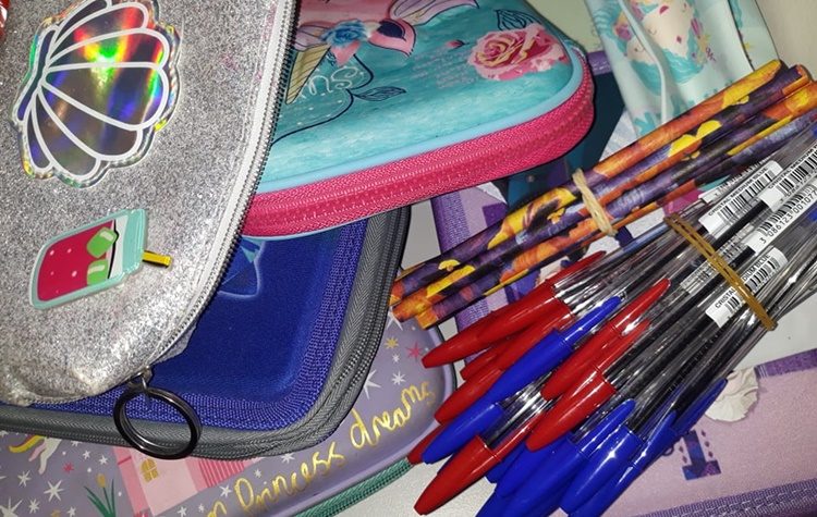 Σχολικά είδη για τα παιδιά που έχουν ανάγκη από τον Δήμο και το ΟΛΟΙ ΜΑΖΙ ΜΠΟΡΟΥΜΕ