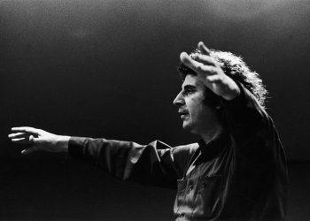 Η ΛΑΪΚΗ ΣΥΣΠΕΙΡΩΣΗ Αμαρουσίου αποχαιρετά τον Μίκη Θεοδωράκη