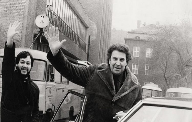 Ο Δήμος αποχαιρετά τον Μ. Θεοδωράκη - Τριήμερη αναβολή των «Ιωνικών Εκδηλώσεων»