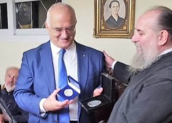 Μετάλλιο του Οικουμενικού Πατριάρχη, κ.κ. Βαρθολομαίου, στον δήμαρχο Παλλήνης, Αθανάσιο Ζούτσο
