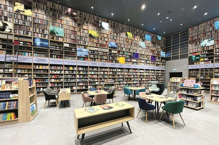 PUBLIC: Μοναδική εμπειρία και στη Μεγαλόνησο