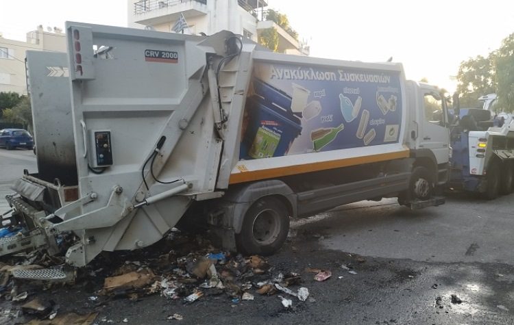 Νέο «κρούσμα» φωτιάς εν κινήσει σε απορριμματοφόρο του Δήμου