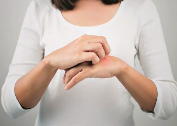 Aτοπική δερματίτιδα: Ποια προβλήματα Ψυχικής Υγείας μπορεί να προκαλέσει