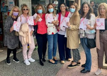 Φιλοθέη- Ψυχικό: Μοίρασαν ενημερωτικά φυλλάδια για τον καρκίνο του μαστού