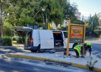 Τοποθετήθηκαν 12 ξύλινες επιγραφές  για τη μείωση της ταχύτητας των οχημάτων