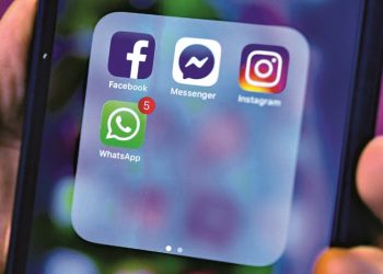 Social media: Μπλακ-άουτ…