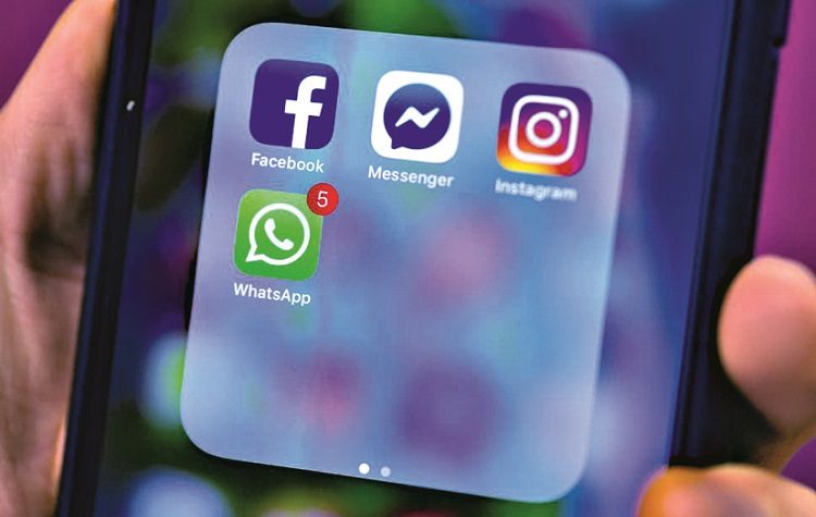 Social media: Μπλακ-άουτ…