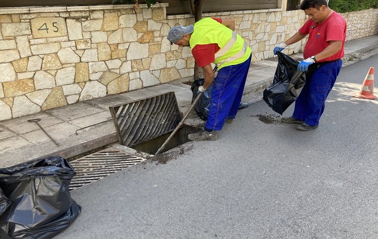 Δημοτική αρχή: «Καθαρίστηκαν έγκαιρα τα φρεάτια, περιορίστηκαν στο ελάχιστο τα προβλήματα»