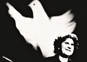 Εκδίκηση των ηττημένων η καθολική αναγνώριση του έργου του Μίκη Θεοδωράκη