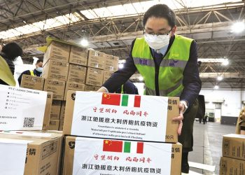 Πανδημία: Δυο διαφορετικές προσεγγίσεις