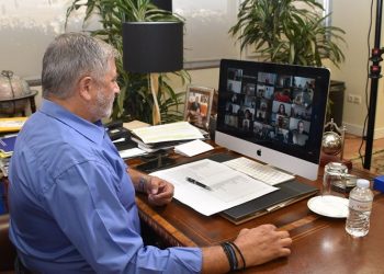 Τηλεδιάσκεψη Πατούλη με τους 422 συμβασιούχους ΙΔΟΧ, μετά την παράταση των συμβάσεών τους στην Περιφέρεια