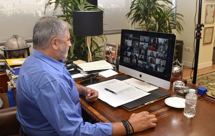 Τηλεδιάσκεψη Πατούλη με τους 422 συμβασιούχους ΙΔΟΧ, μετά την παράταση των συμβάσεών τους στην Περιφέρεια