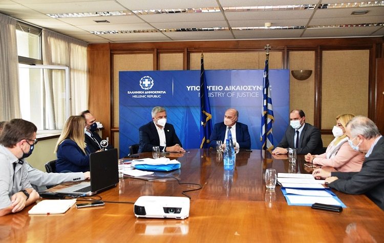 Η έξαρση ενδοοικογενειακής βίας στο επίκεντρο συνάντησης Τσιάρα - Πατούλη