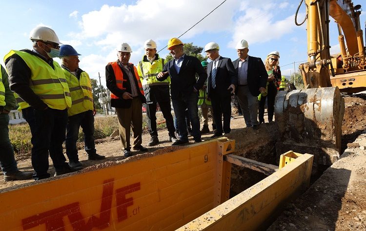 Αυτοψία Πατούλη στην κατασκευή του δικτύου αποχέτευσης στην Παλλήνη