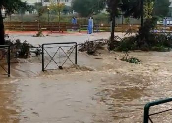 Το ρέμα «βούλιαξε» τη νέα πλατεία στην Αγίου Αθανασίου στο Μαρούσι!