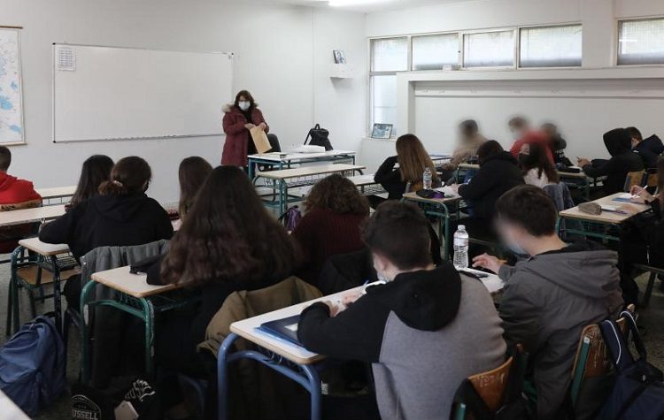 Διαμαρτυρία εκπαιδευτικών και γονέων για την κατάργηση σχολικών τμημάτων στον Βόρειο Τομέα