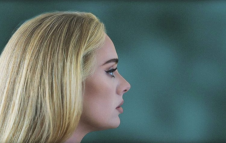 Adele: Τέλος στο Shuffle