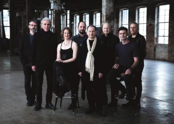 Το «The Philip Glass Ensemble»  στο Σταύρος Νιάρχος
