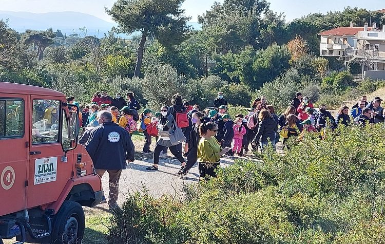 Με παιδικές φωνές και νέα δενδράκια γέμισε το Πεντελικό στην 3η δράση αναδάσωσης του ΣΠΑΠ