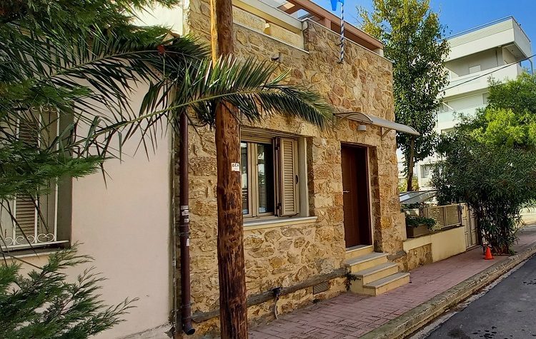 Νέα Ερυθραία: Περίπατος στον προσφυγικό ιστό