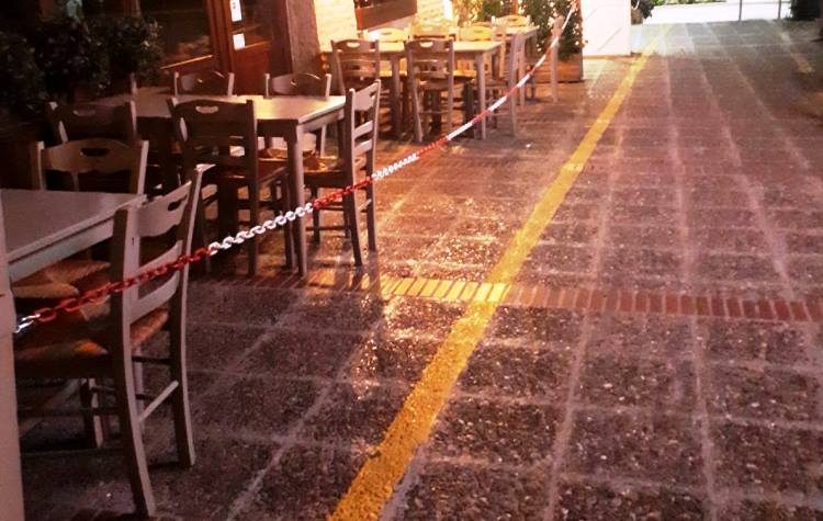 Άλλη πόλη το Χαλάνδρι: Κλειστά μαγαζιά, έρημοι δρόμοι λόγω της απεργίας (Εικόνες)