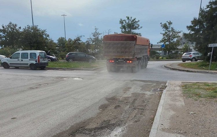 «Μπλόκο» του Δήμου Μοσχάτου-Ταύρου στα παράνομα μπάζα στην παραλία