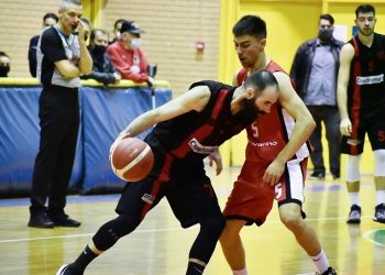 A2 μπάσκετ: Νικηφόρο πέρασμα από το Μετς για τον Πανερυθραϊκό με ρεσιτάλ τριπόντων