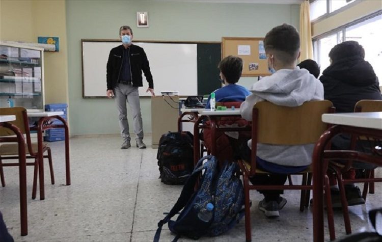 ΝΕΒΑ ΣΥΡΙΖΑ για αξιολόγηση: «Σχολεία πολλών ταχυτήτων, με φραγμούς στη μόρφωση»